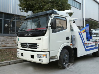 一拖一東風(fēng)大多利卡清障車