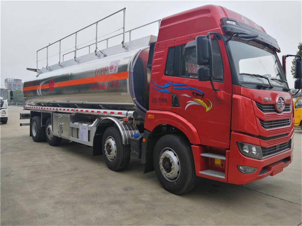 25.5方鋁合金油罐車-一汽解放前四后六國(guó)六25.5方鋁合金油罐車