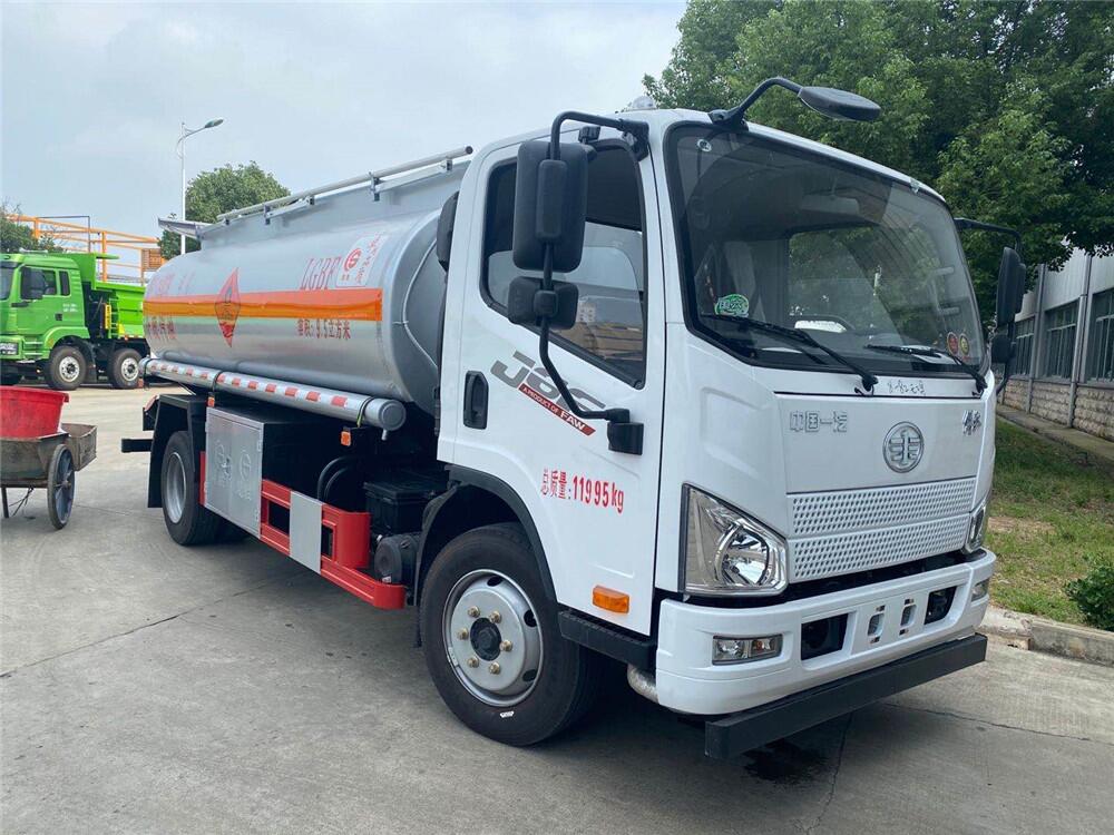 9.5方油罐車-解放J6國(guó)六9.5方油罐車