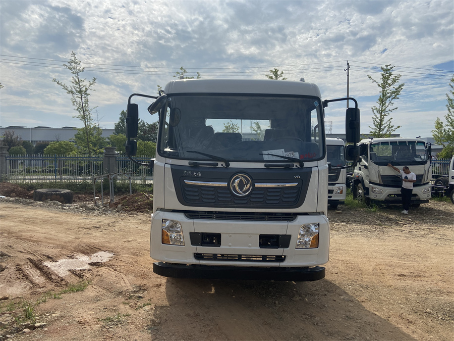 東風天錦（3950，康明斯185）國六 內飾照片圖